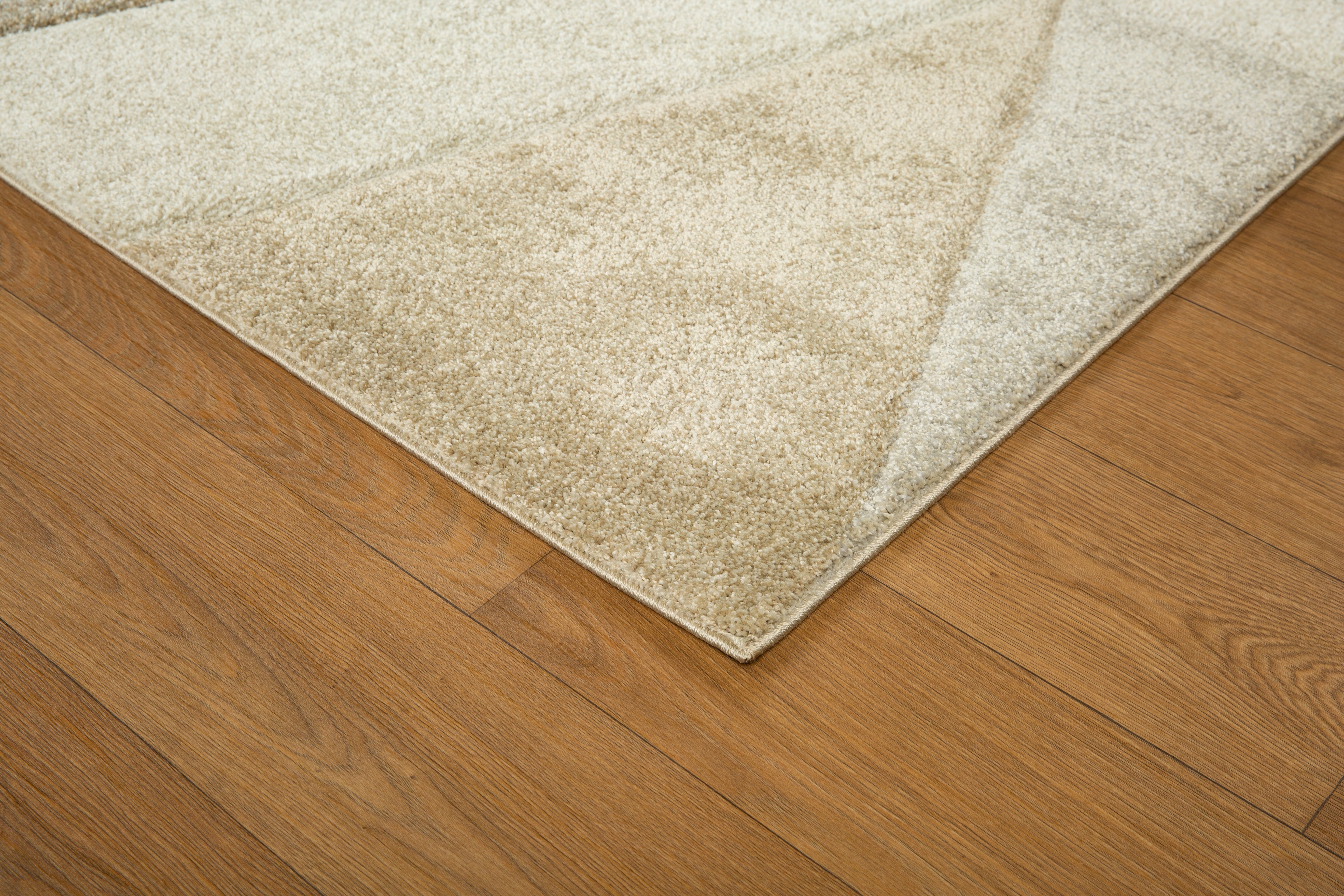 Geometric beige and cream triangle pattern rug with textured wool pile