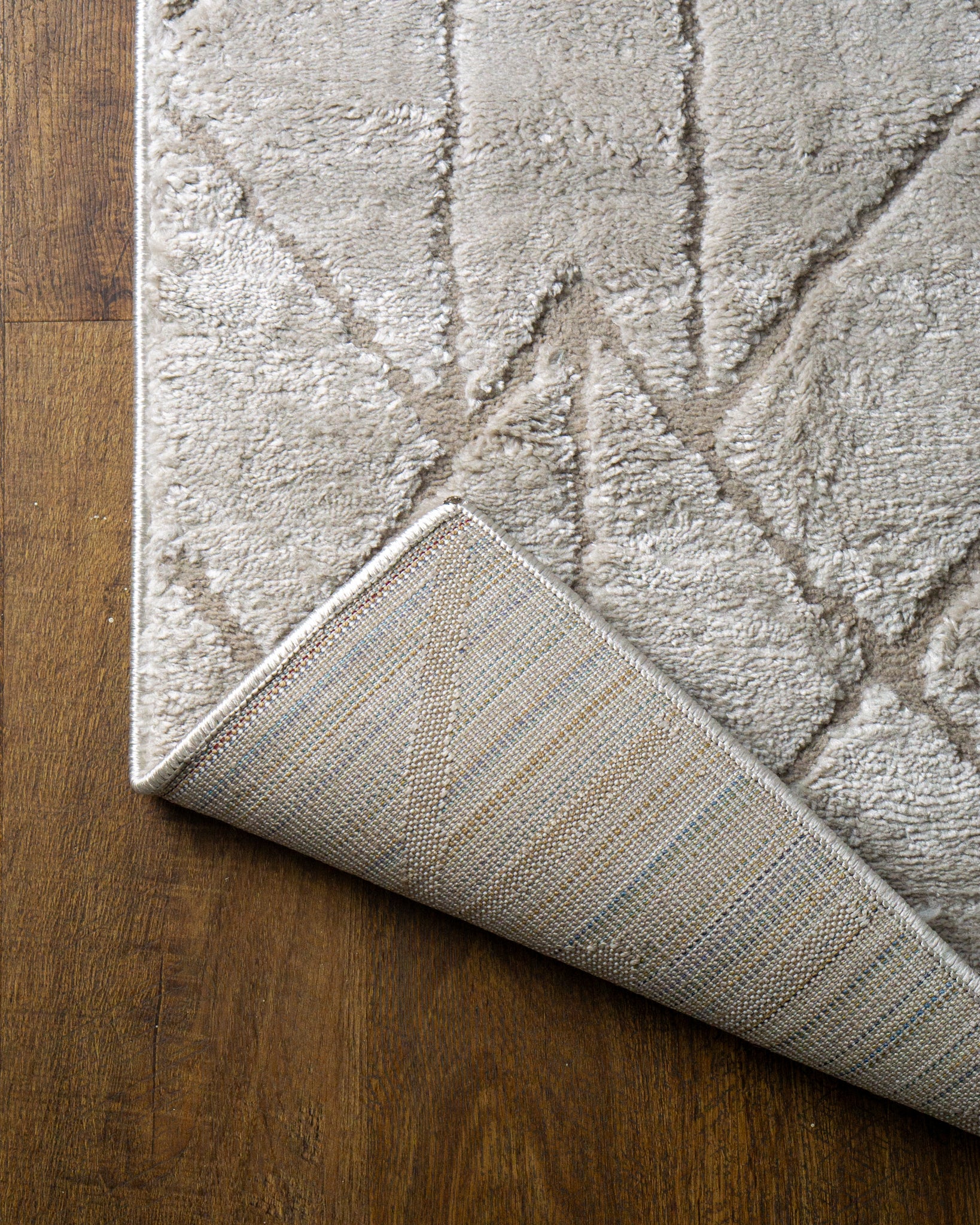 Geometric beige rug with tan diamond and chevron pattern design