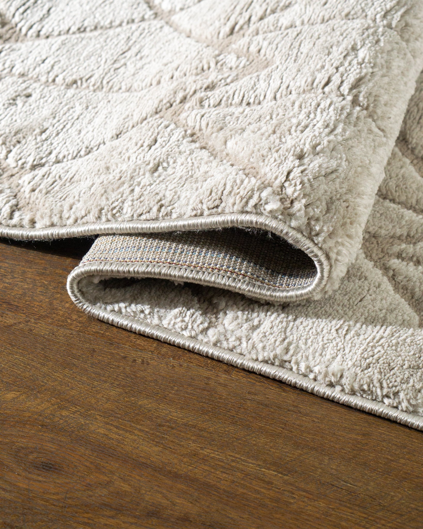 Geometric beige rug with tan diamond and chevron pattern design