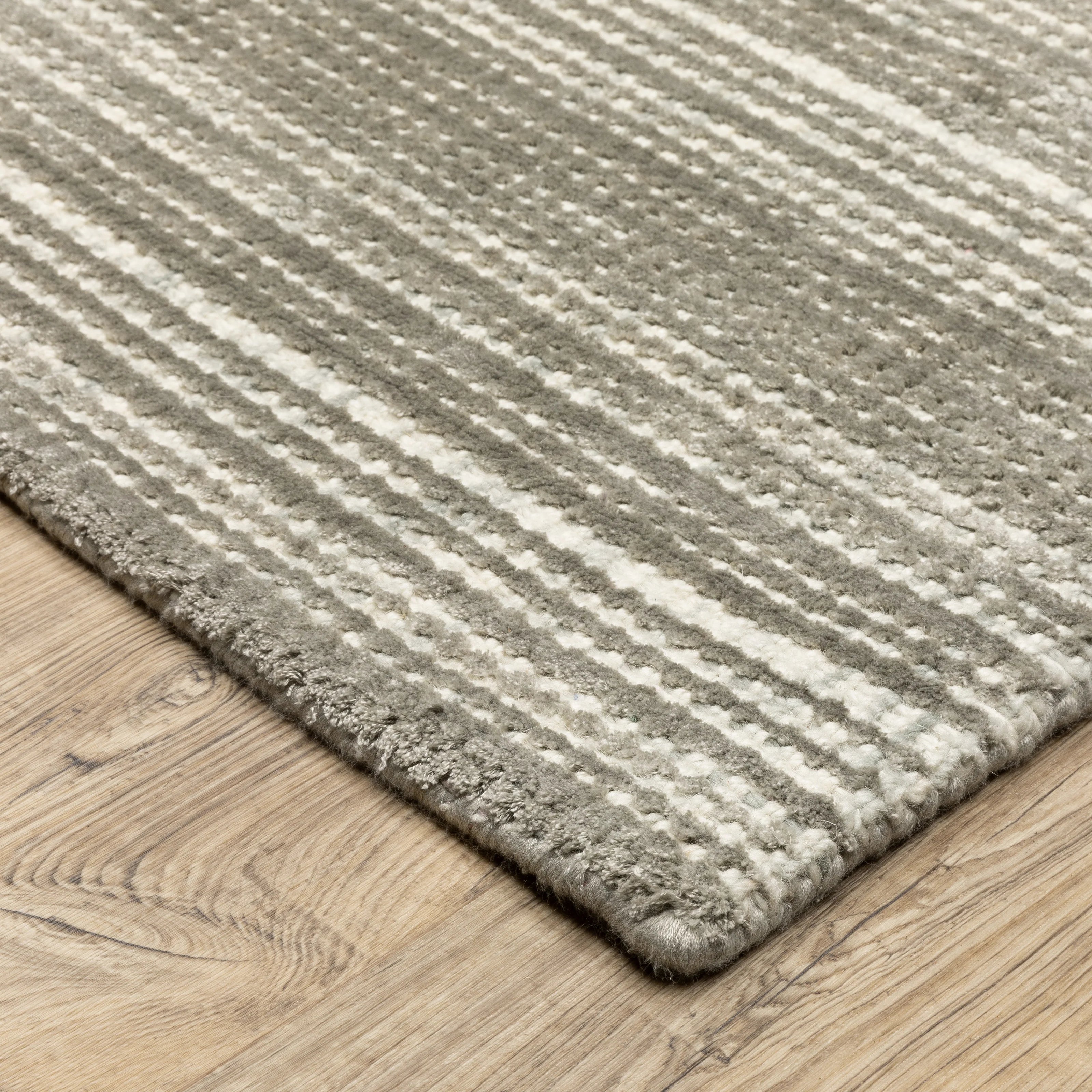 Neutral striped rug with horizontal lines in beige and gray tones