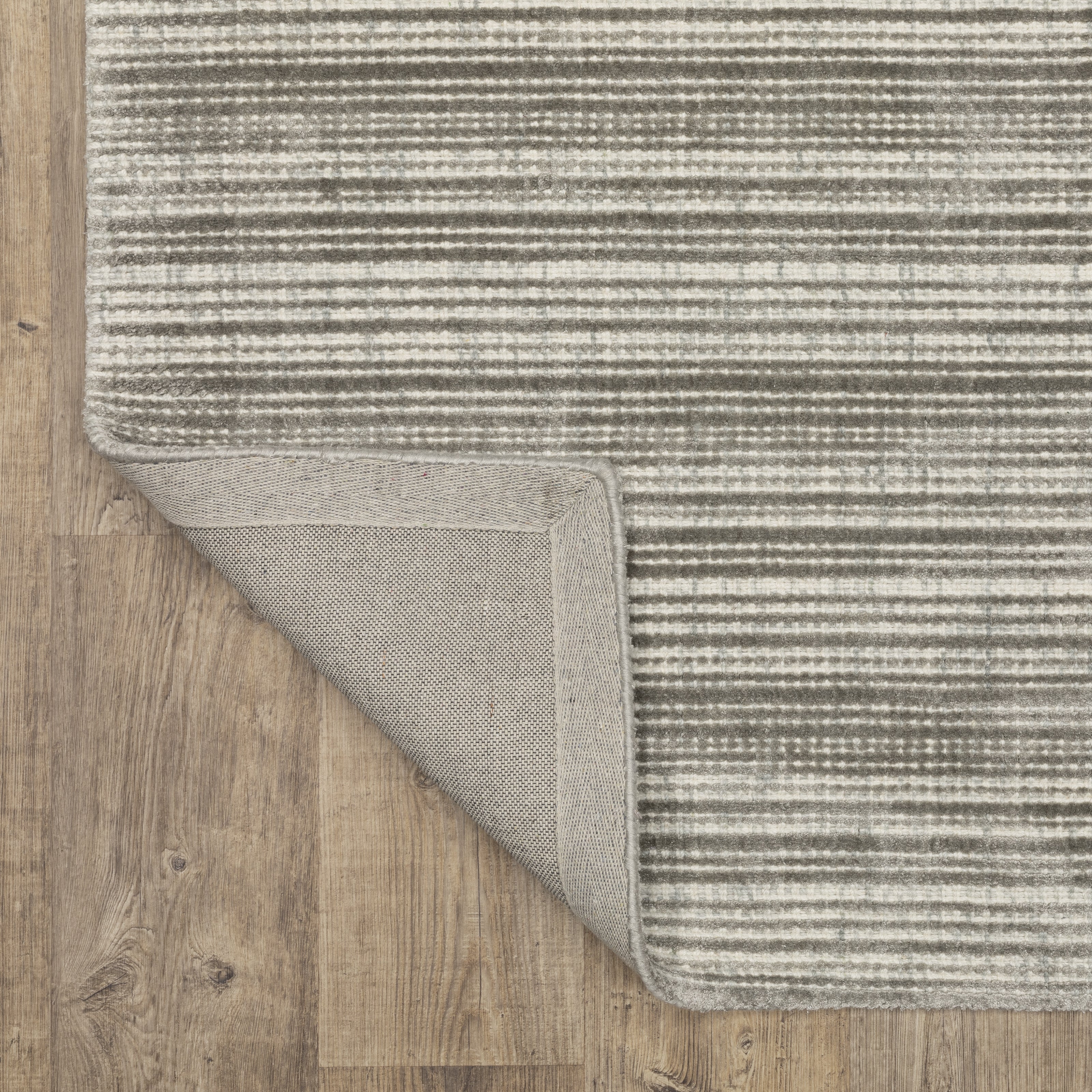 Neutral striped rug with horizontal lines in beige and gray tones