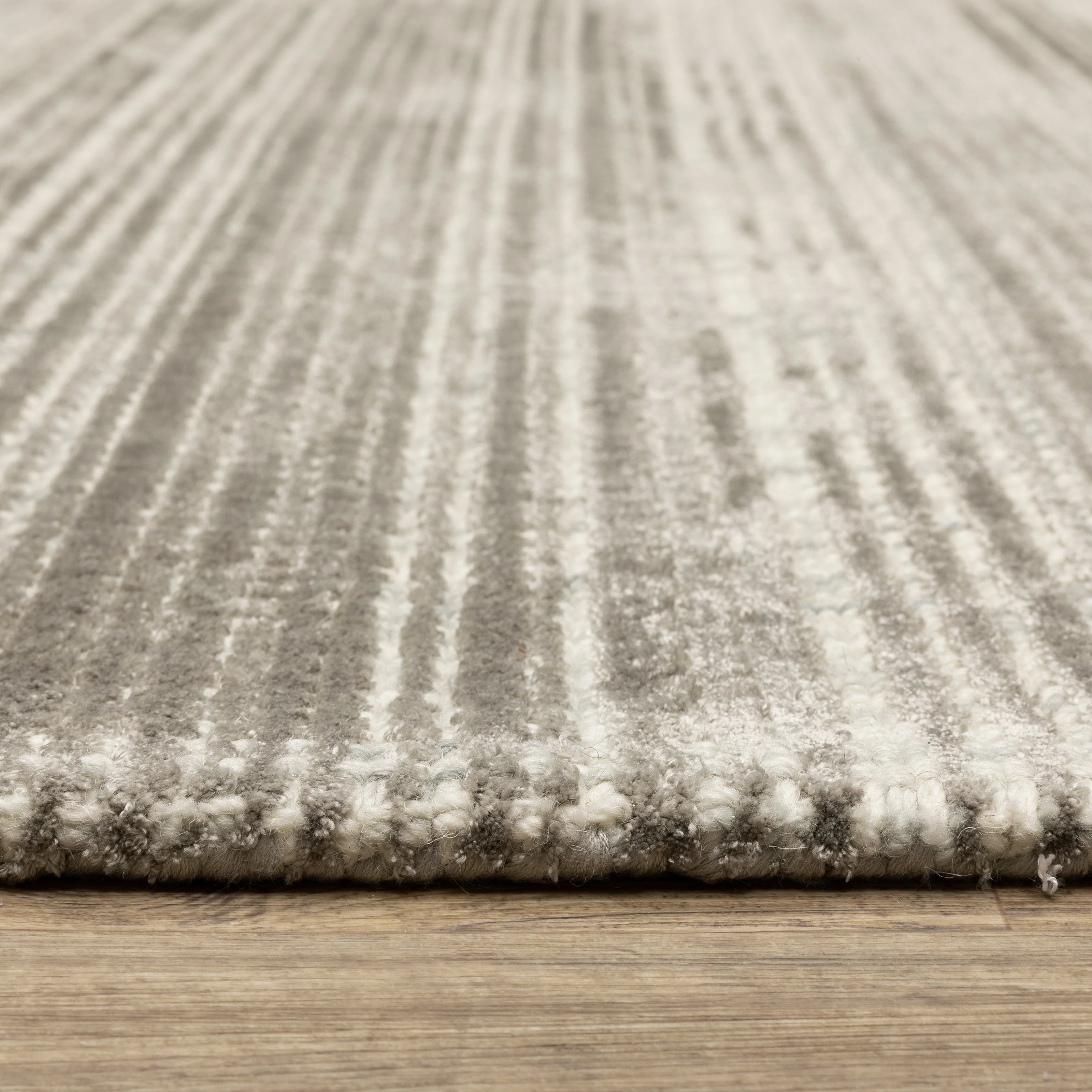 Neutral striped rug with horizontal lines in beige and gray tones