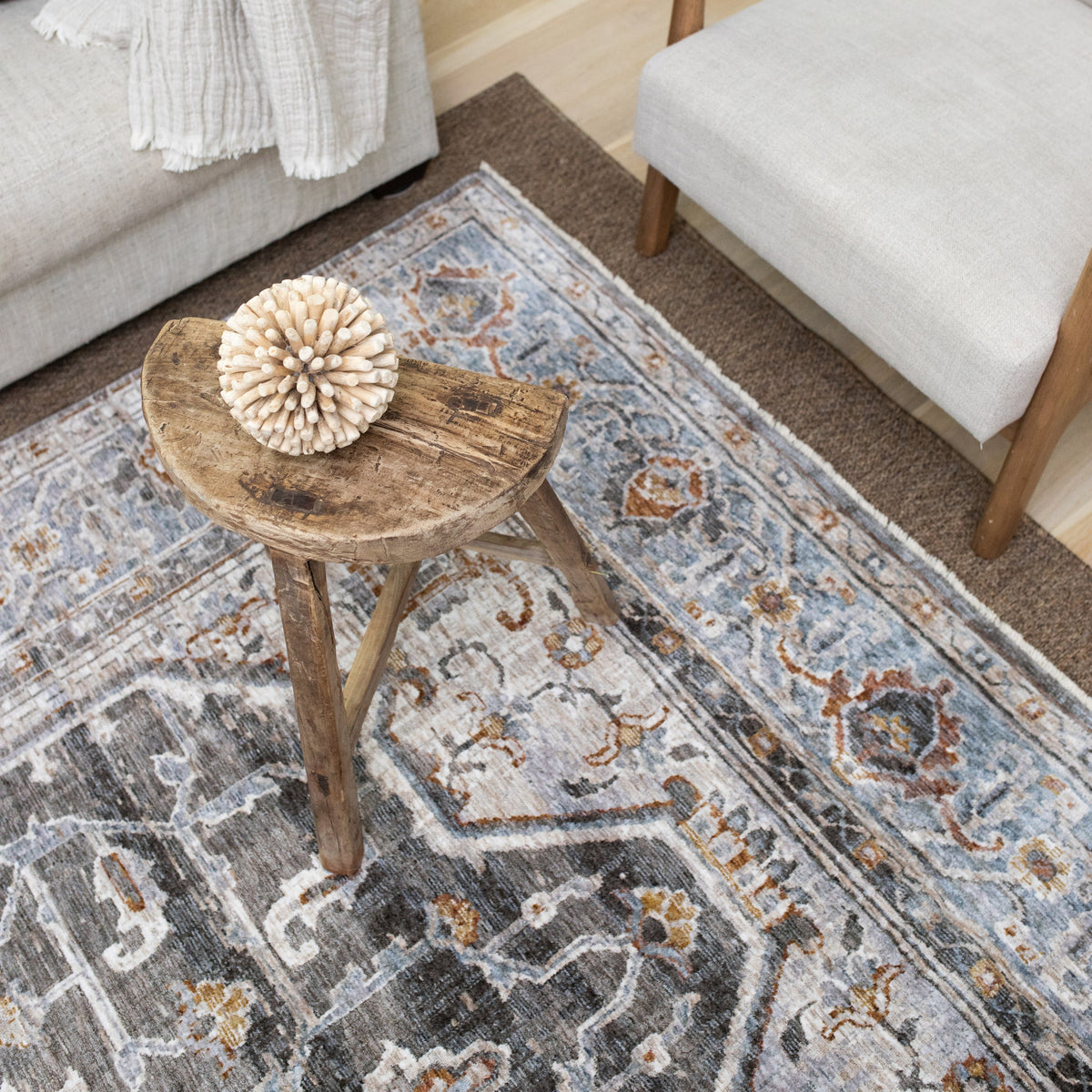 Maharaja Bordered Medallion Traditional Rug